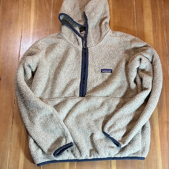 Patagonia Jackets & Blazers - Patagonia Women’s Size M Beige Teddy Jacket with Hood
